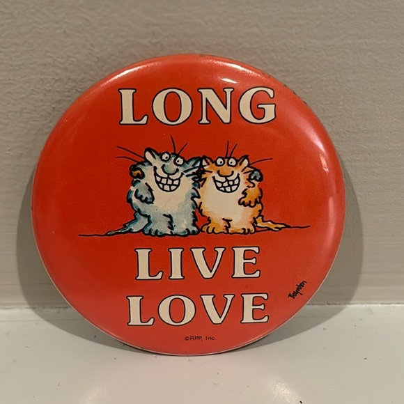 BOYNTON vtg/rare “Long Live Love” cat button 2” - Picture 1 of 2